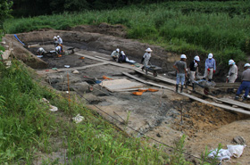 熊の作遺跡の発掘調査の様子