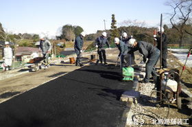 写真３　北殿跡舗装工