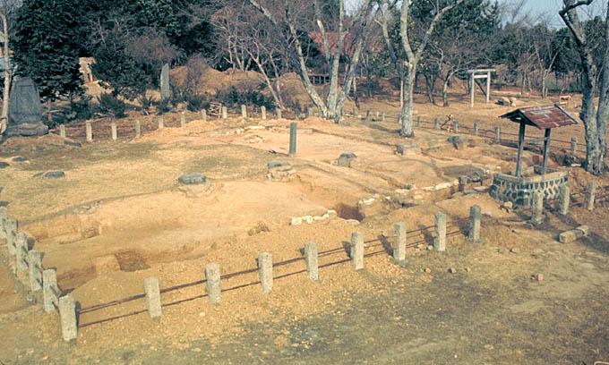 多賀城史跡めぐり-多賀城-正殿発掘当時（南西より見る） | 