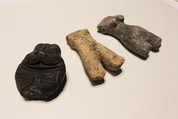 お腹の大きな土偶（宮城県亘理町　椿貝塚ほか／3,500年前）
